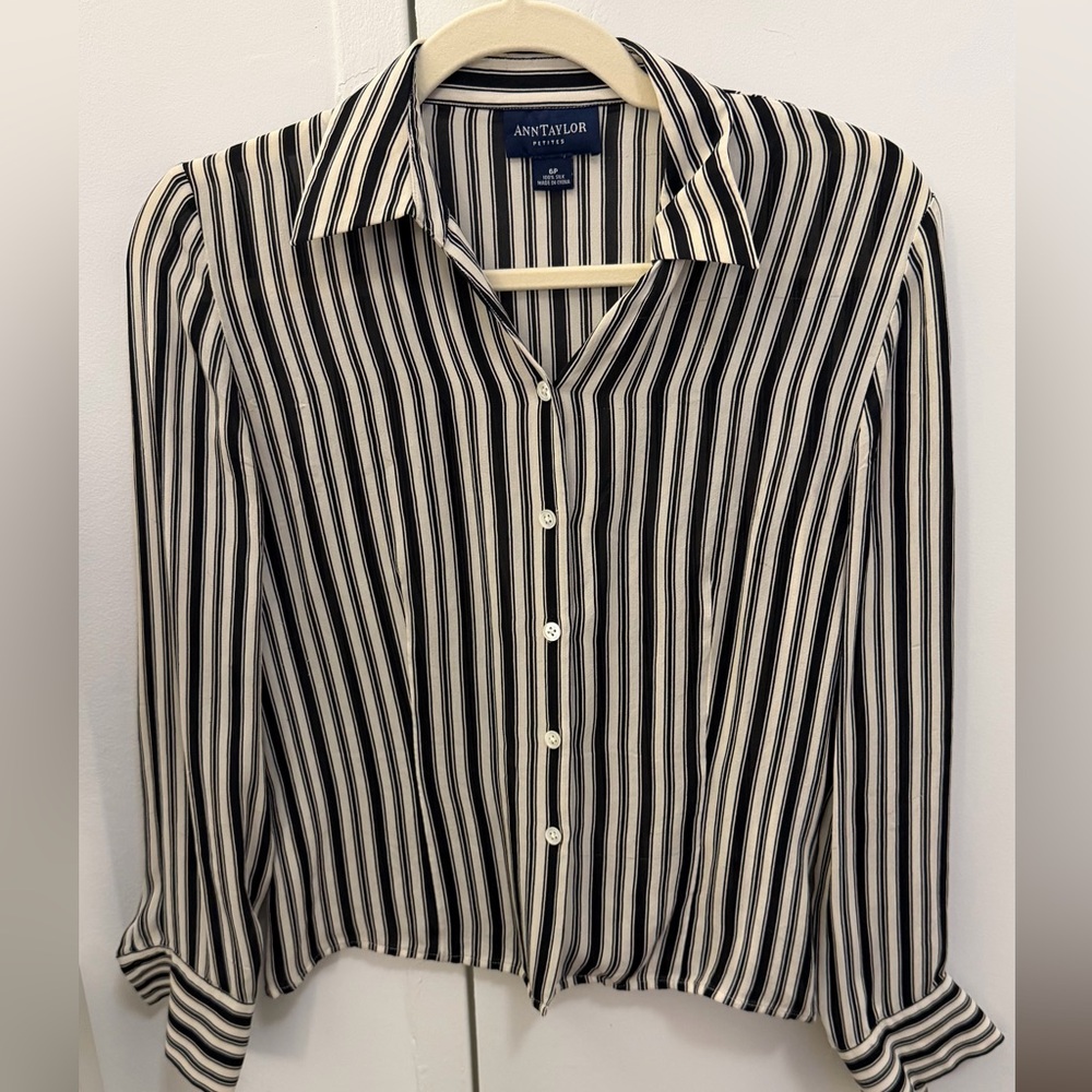 Ann Taylor Petites 100% Silk Striped Blouse 6P Classic Button Down